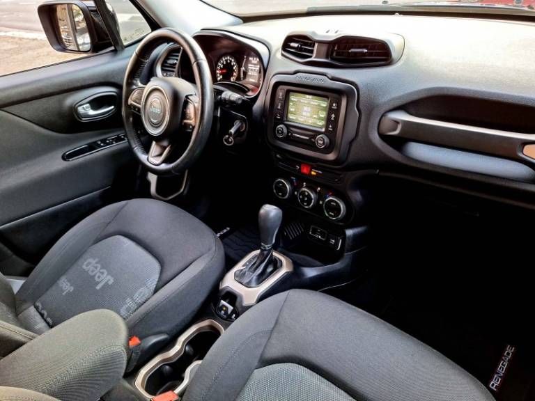 JEEP - RENEGADE - 2015/2016 - Preta - R$ 71.900,00