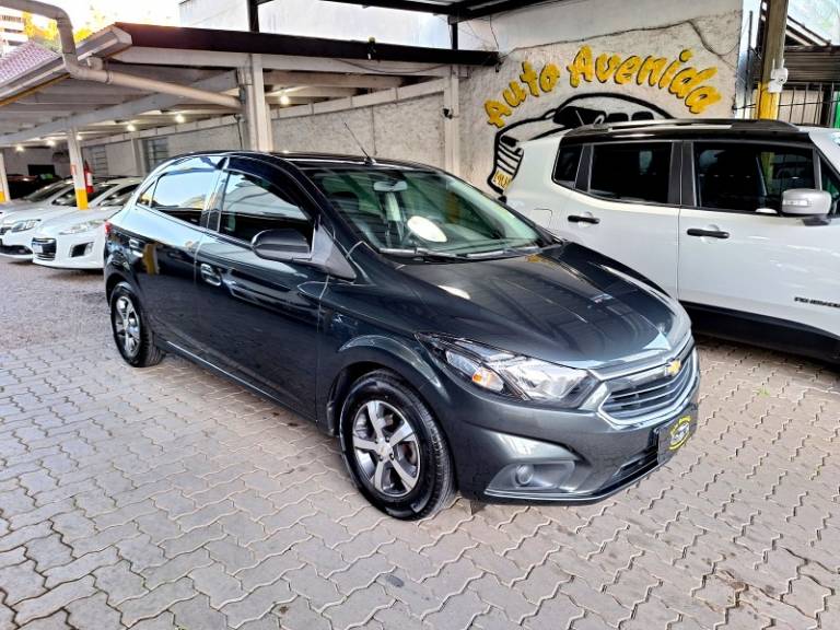 CHEVROLET - ONIX - 2018/2019 - Cinza - R$ 58.900,00