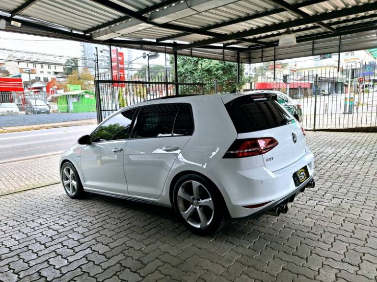 VOLKSWAGEN - GOLF - 2017/2017 - Branca - R$ 170.000,00