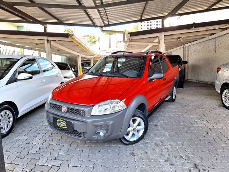 FIAT - STRADA - 2013/2014 - Vermelha - R$ 56.900,00