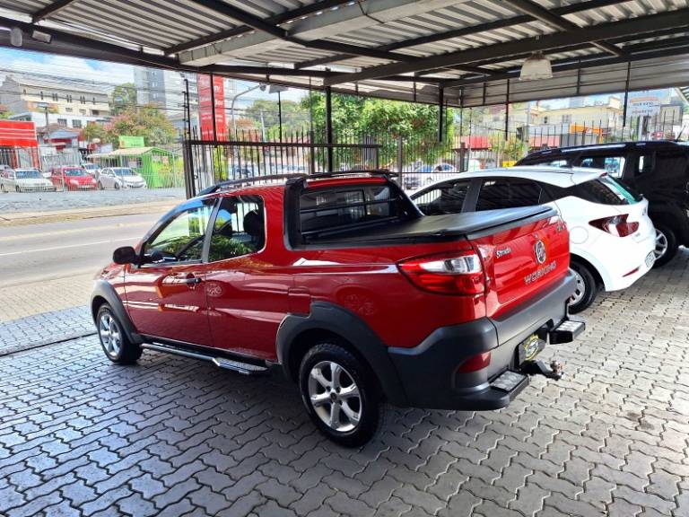 FIAT - STRADA - 2013/2014 - Vermelha - R$ 56.900,00