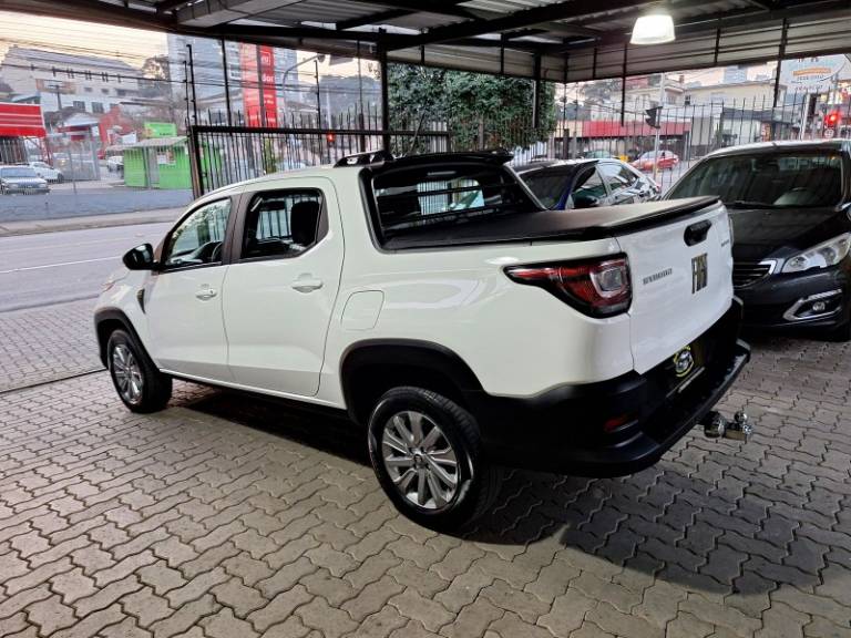 FIAT - STRADA - 2021/2022 - Branca - R$ 96.900,00