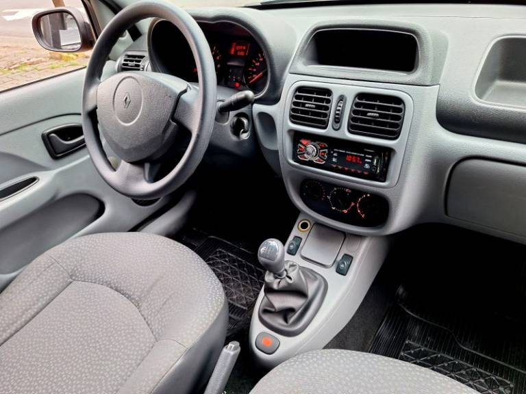 RENAULT - CLIO - 2011/2011 - Vermelha - R$ 22.900,00