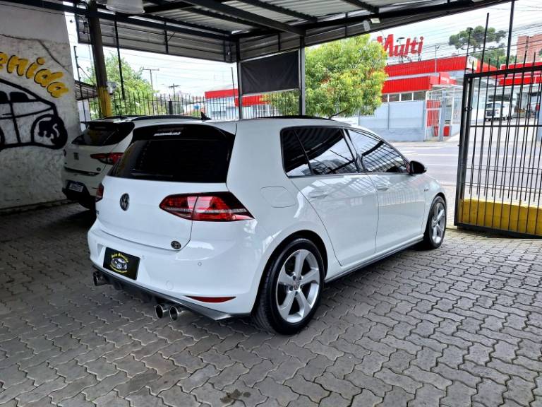 VOLKSWAGEN - GOLF - 2017/2017 - Branca - R$ 170.000,00