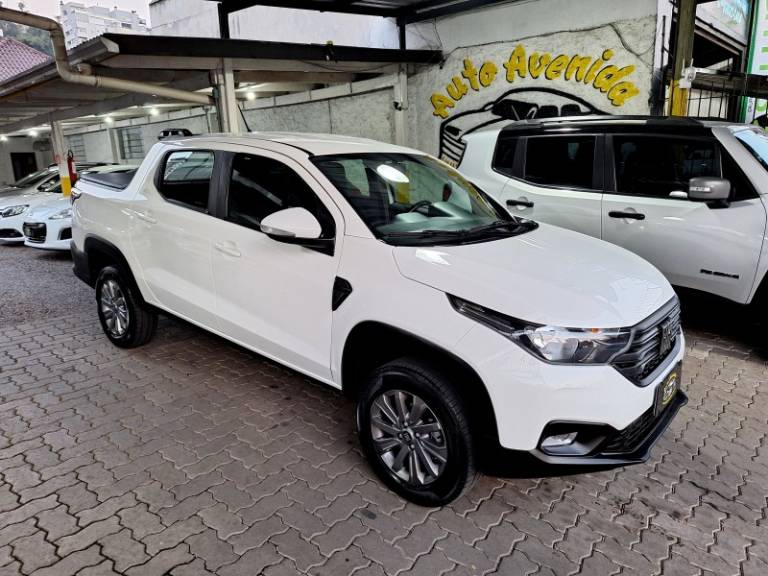 FIAT - STRADA - 2021/2022 - Branca - R$ 96.900,00