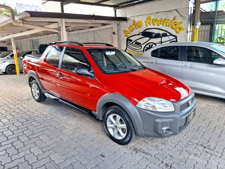 FIAT - STRADA - 2013/2014 - Vermelha - R$ 56.900,00