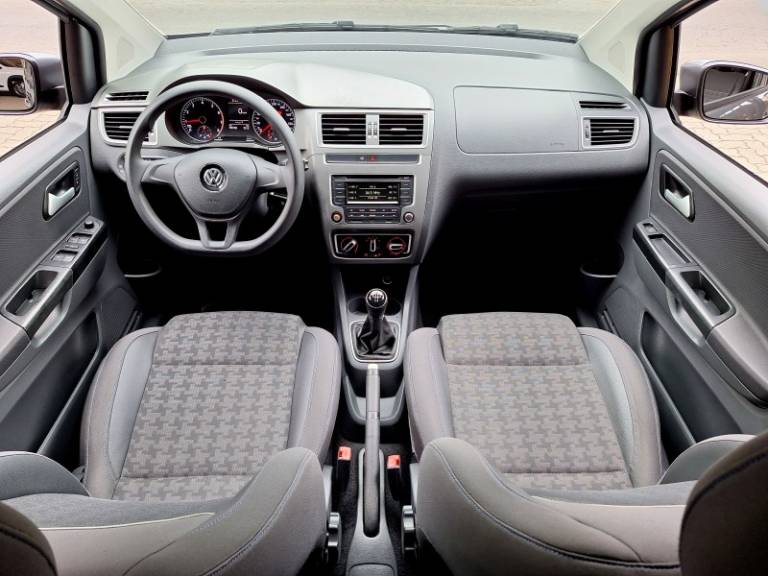 VOLKSWAGEN - FOX - 2015/2016 - Cinza - R$ 47.900,00